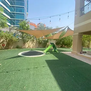 Villa Spacious 4-bedroom Villa, Children Friendly, Dubai